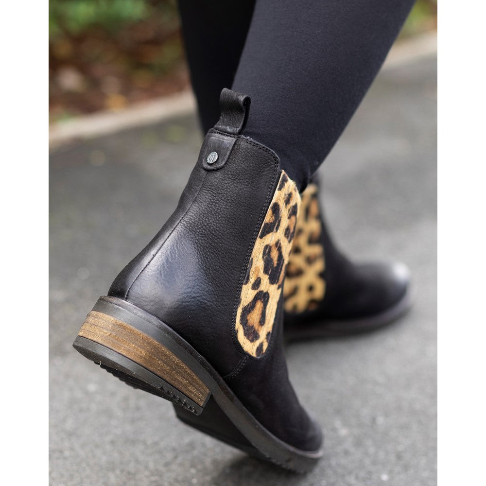 Black and leopard print chelsea boots best sale